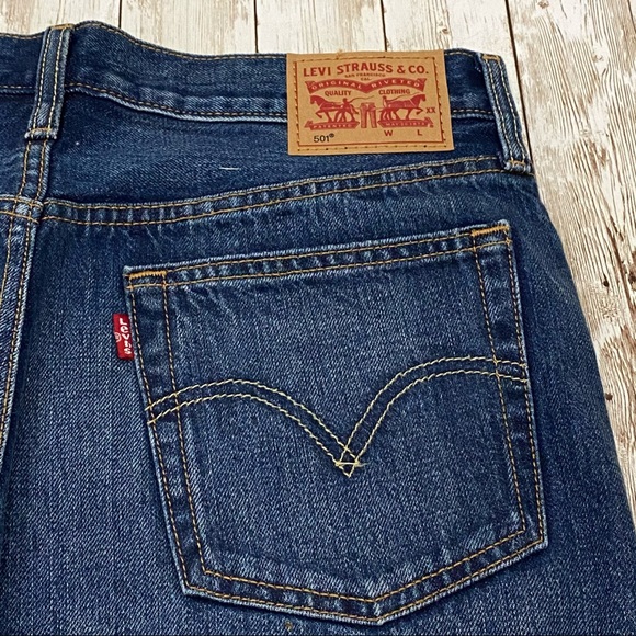 Levi’s 501 Embroidered Cherry Cut-Off Jean Shorts Size 29 - Picture 5 of 15